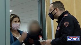 O fetiță româncă de 5 ani, abandonată de părinți pe străzile Italiei! Copila ar fi fost dată afară din casă, chiar de Anul Nou: „Este o poveste atroce”